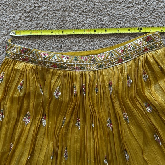 Gold Indian Lehenga and Choli - Picture 8 of 8